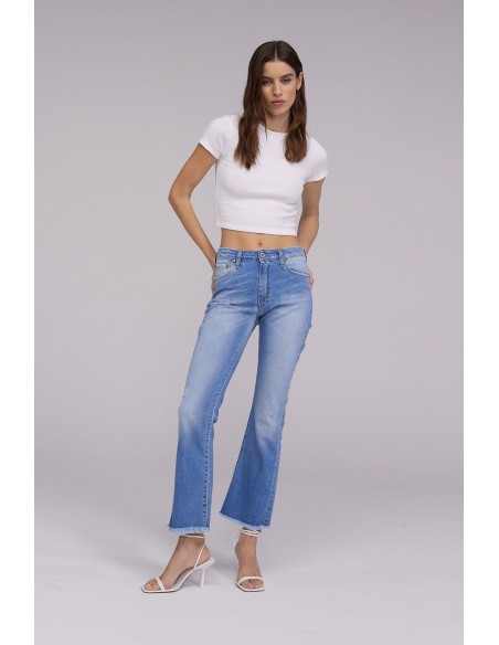 Please Femme jean kick flare longueur Cropped en denim delavé bleu clair à petites déchirures