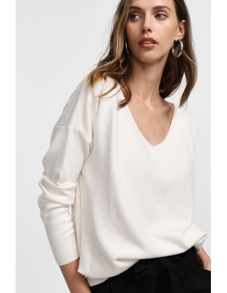 Please Femme pull fin ecru avec col en V