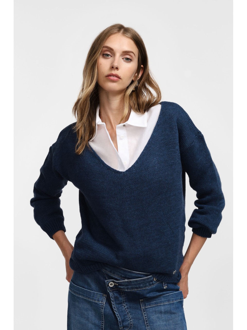 Please Pull asymetrique a col en V coloris blu denim