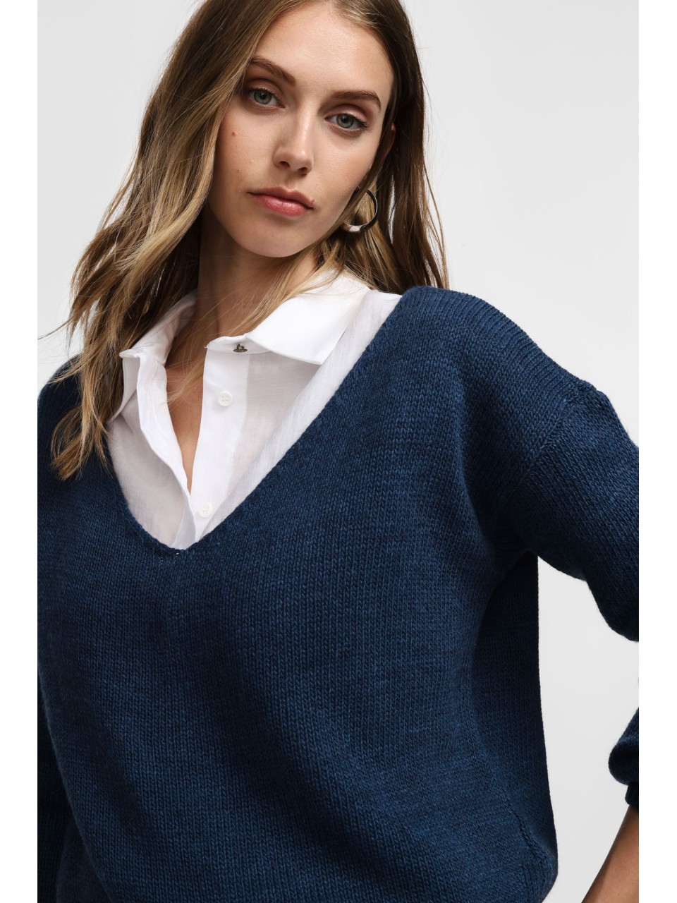 Please Pull asymetrique a col en V coloris blu denim 2