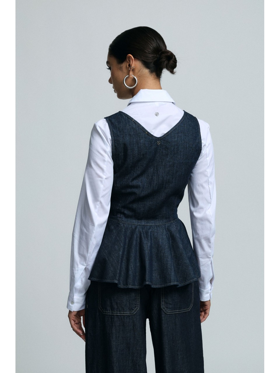 Please Femme — Top denim sans manches à basque 2