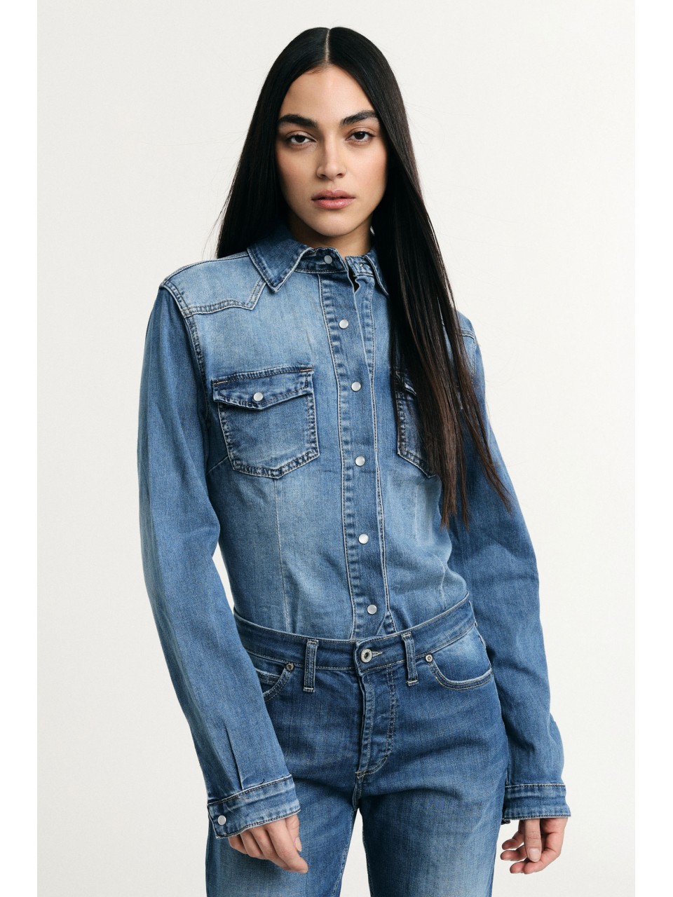 PLEASE Femme – Chemise denim slim fit délavée 2