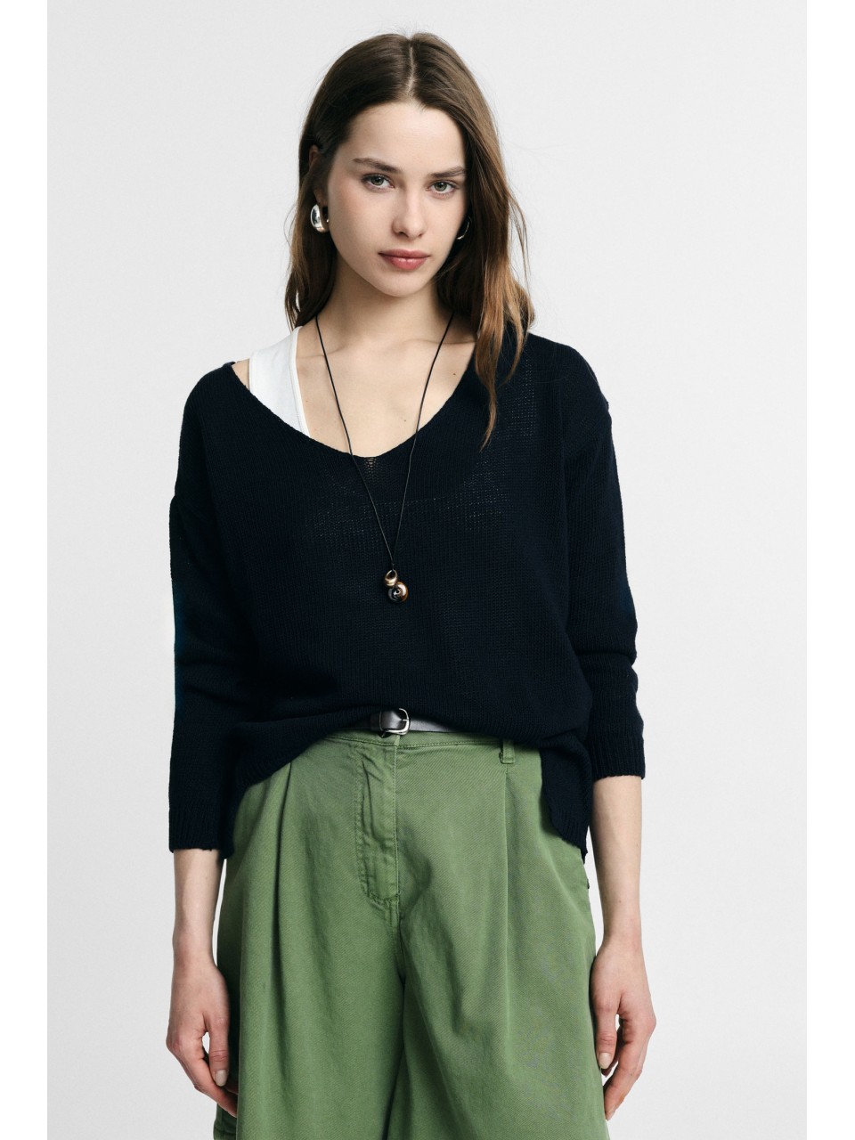 PLEASE FEMME – Pull col V ample à fentes latérales