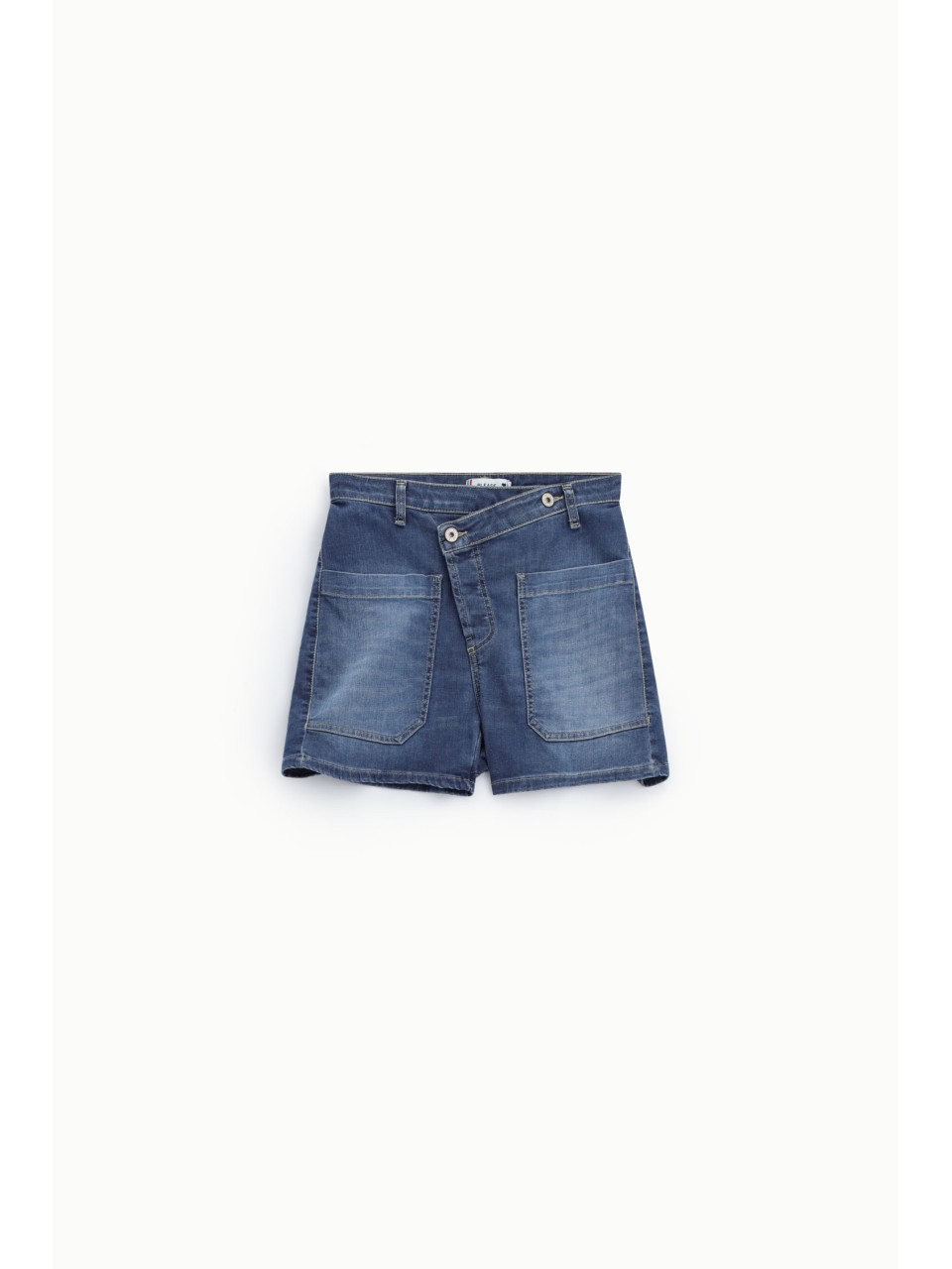 Short regular femme à boutons asymétriques Please