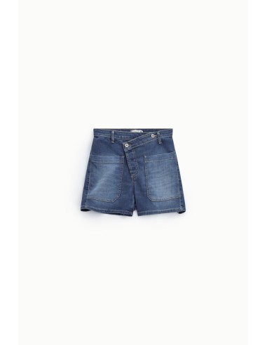 Short regular femme à boutons asymétriques Please